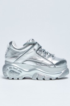 Срібні кросівки