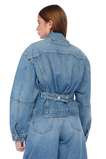 Купить оригинал Джинсова куртка JACw16001 от бренда JACQUEMUS Джинсова куртка JACQUEMUS JACw16001