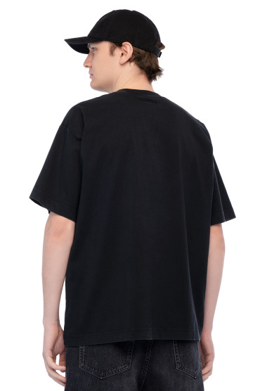 Купить оригинал Футболка VETm16013 от бренда VETEMENTS Футболка VETEMENTS VETm16013