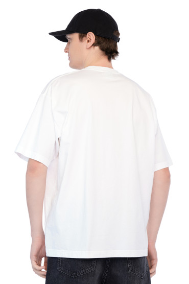 Купить оригинал Футболка VETm16026 от бренда VETEMENTS Футболка VETEMENTS VETm16026