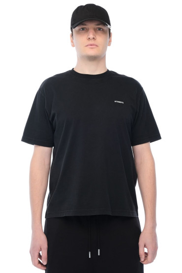 Купить оригинал Футболка VETm26006 от бренда VETEMENTS Футболка VETEMENTS VETm26006