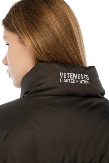 Пуховик VETEMENTS VETw25009